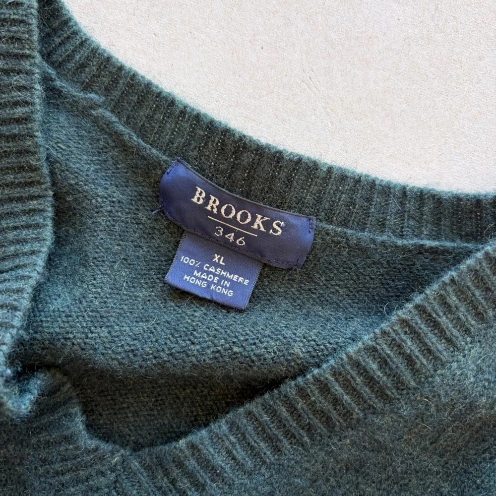 Vintage 90s forest green Cashmere V-Neck Sweater